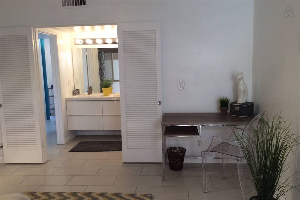 Modern Downtown Condo Palm Springs Exteriör bild